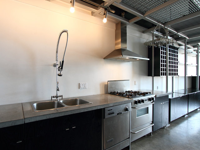 # 217 1220 E PENDER ST, Vancouver - V880396