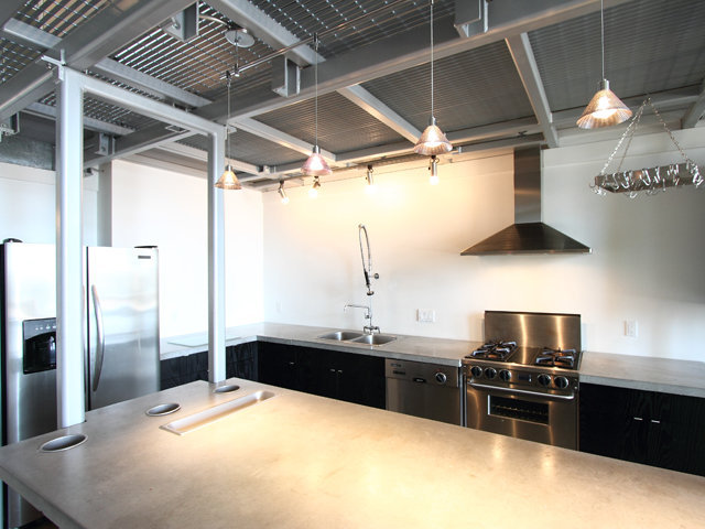 # 217 1220 E PENDER ST, Vancouver - V880396