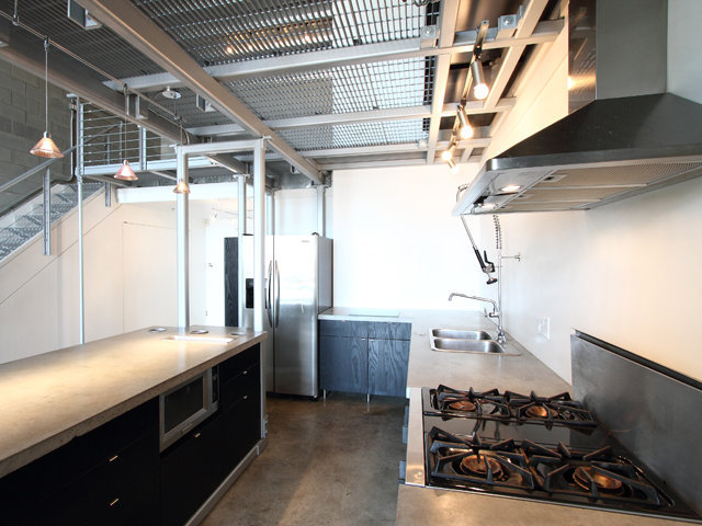 # 217 1220 E PENDER ST, Vancouver - V880396