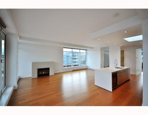 # 610 256 E 2ND AV, Vancouver - V804264
