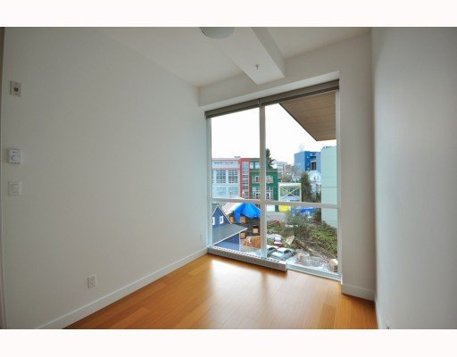 # 610 256 E 2ND AV, Vancouver - V804264