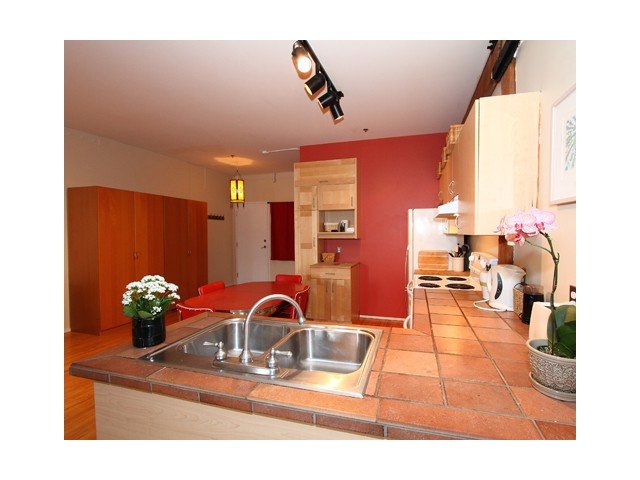 # 204 2556 E HASTINGS ST, Vancouver - V854448