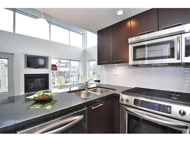 # PH2 1288 CHESTERFIELD AV, North Vancouver - V882185