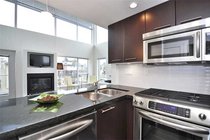 # PH2 1288 CHESTERFIELD AV, North Vancouver - V882185