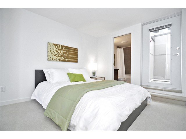 # PH2 1288 CHESTERFIELD AV, North Vancouver - V882185
