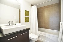 # PH2 1288 CHESTERFIELD AV, North Vancouver - V882185