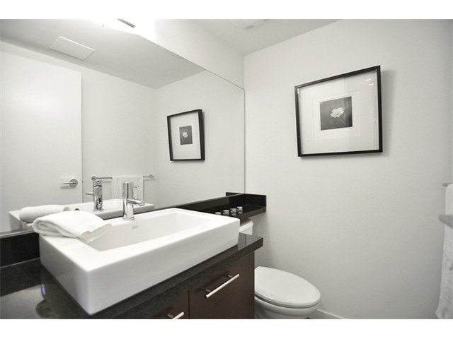 # PH2 1288 CHESTERFIELD AV, North Vancouver - V882185