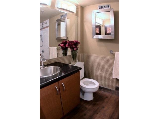 # 217 2001 WALL ST, Vancouver - V887340