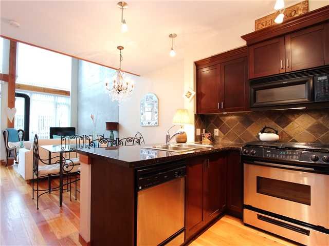 # 110 10 RENAISSANCE SQ, New Westminster - V933157