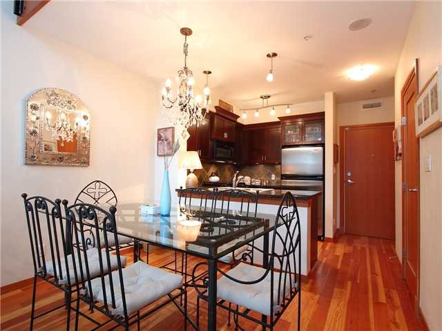 # 110 10 RENAISSANCE SQ, New Westminster - V933157