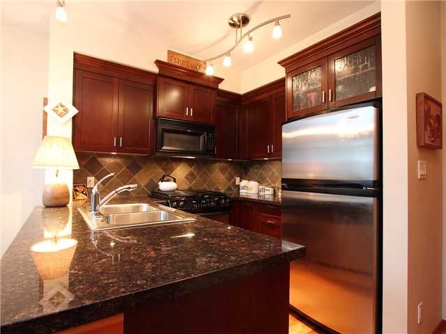 # 110 10 RENAISSANCE SQ, New Westminster - V933157