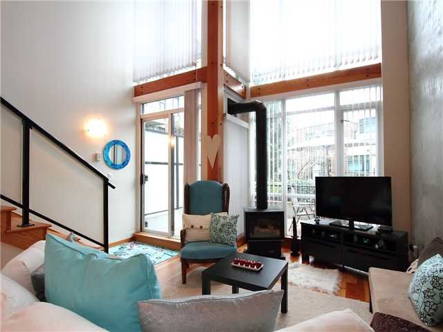 # 110 10 RENAISSANCE SQ, New Westminster - V933157