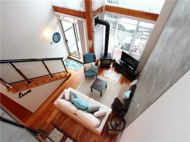 # 110 10 RENAISSANCE SQ, New Westminster - V933157