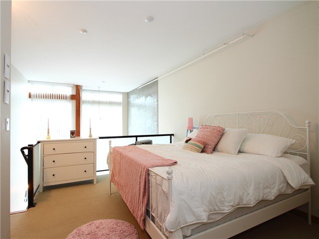 # 110 10 RENAISSANCE SQ, New Westminster - V933157