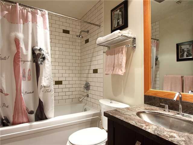 # 110 10 RENAISSANCE SQ, New Westminster - V933157