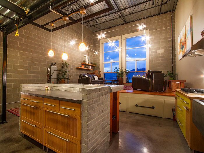 # 301 1220 E PENDER ST, Vancouver - V1073442